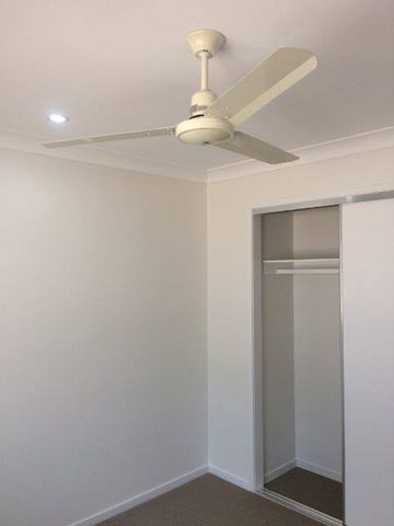 4 BEDROOM IN CUL-DE-SAC - Photo 3