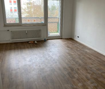 Schöne 3 ZKB Wohnung mit Balkon sucht SIE - Foto 2