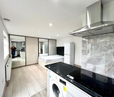 Studio to rent - Photo 1