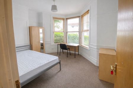 6 Bed Terraced House, Muller Road, BS7 - Photo 4