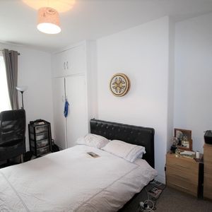 1 Bed Flat, Claremont Villas, LS2 - Photo 2