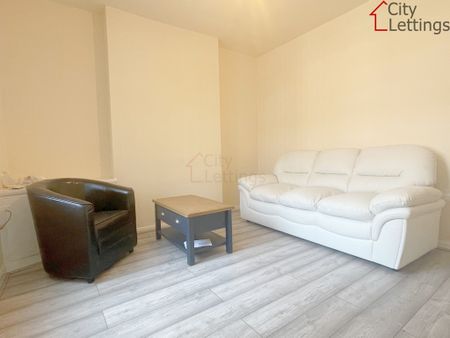 2 Bedroom Mid Terraced House - Photo 3