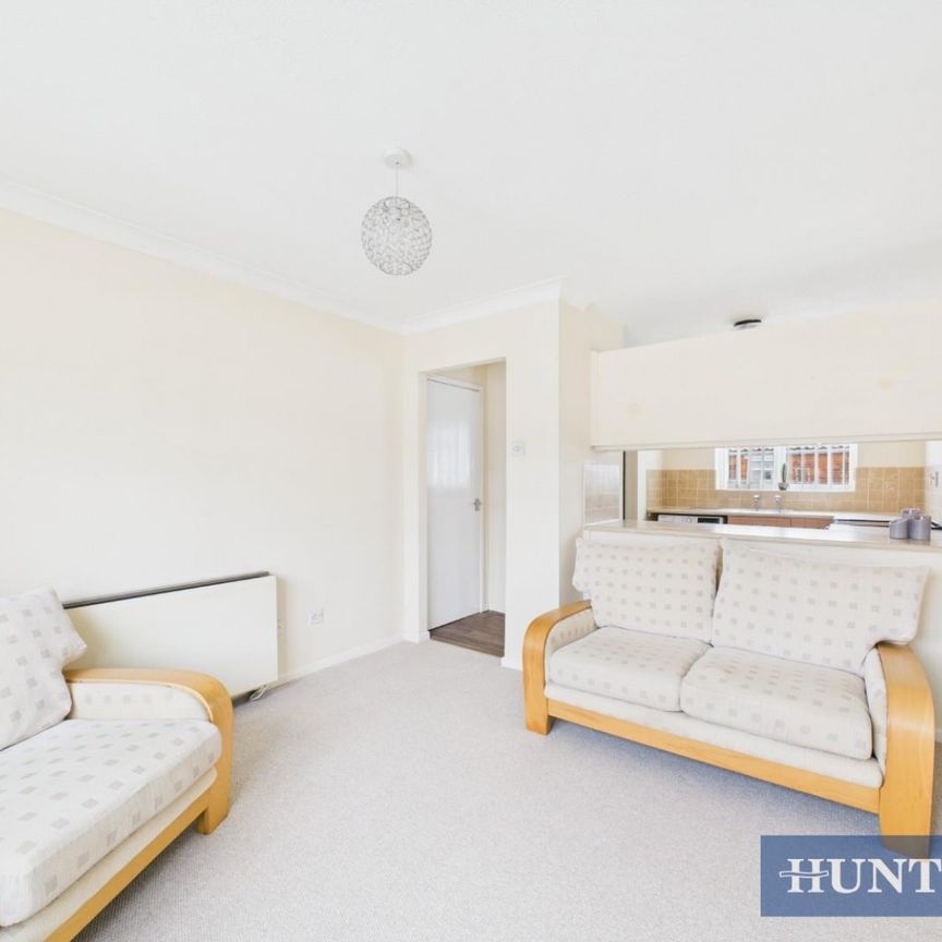 1 bedroom Flat To Let - Photo 1