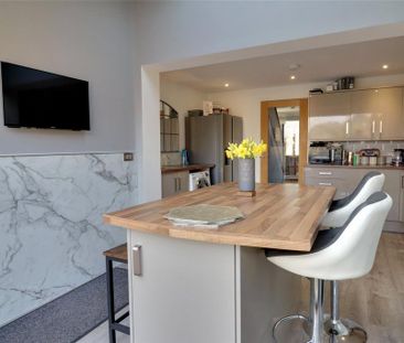 2 bedroom semi-detached house to rent - Photo 2