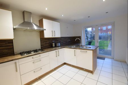 1 bedroom in a house share to rent - Photo 4