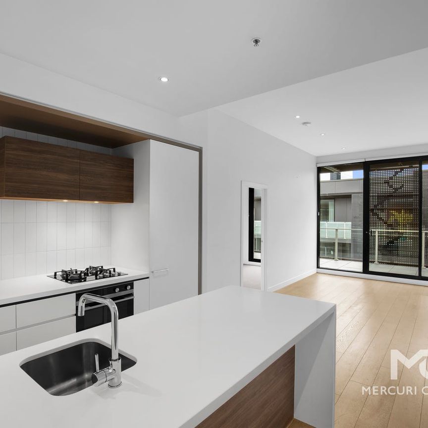 SOPHISTICATED LIVING - Photo 1