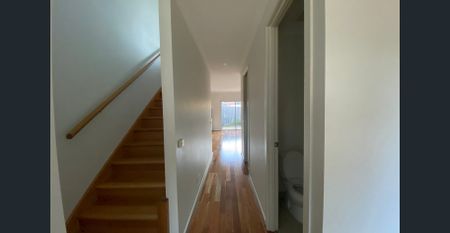 MODERN 2 BEDROOM TOWNHOUSE IN PRIME LOCATION - Photo 4
