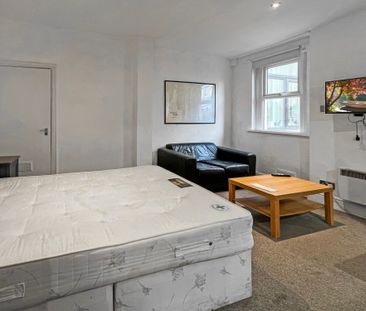 Front Room(Bronte), Flat 4, 55/57 Cathedral Road, Cardiff CF11 9HD - Photo 3