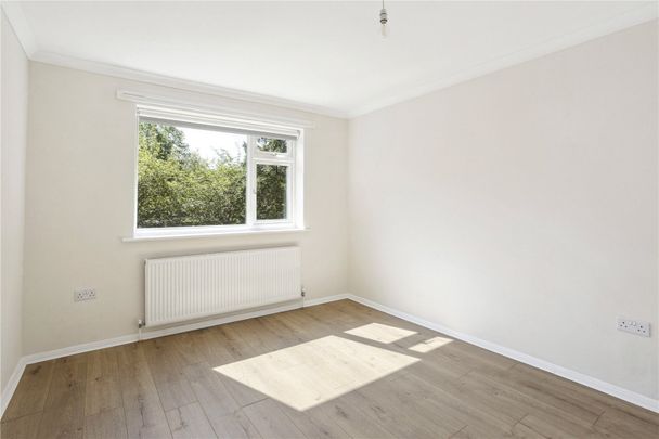 Palmerston Court, Lovelace Gardens, Surbiton, Surrey, KT6 flat to rent - Photo 1