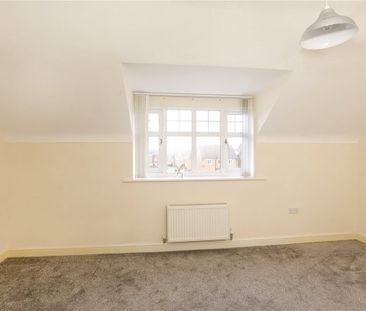 Well-presented and deceptively spacious three bedroom, three-storey... - Photo 5