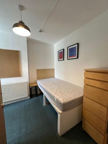 1 bedroom in a house share to rent - Photo 4