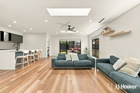 Fantastic 4 Bedroom Ensuite house in Googong - Photo 3