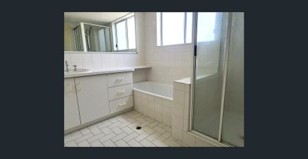 Spacious and Modern Coastal Retreat in Boyne Island - Photo 3