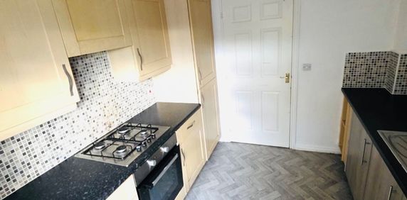 2 Bed Flat, The Wells Road, NG3 - Photo 2