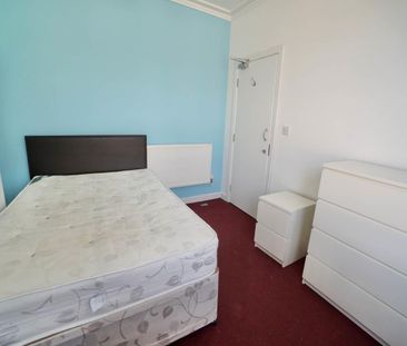 87 Caernarfon Road - Photo 4