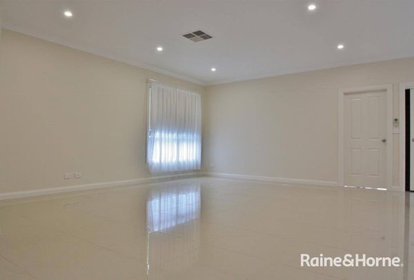 BEAUTIFUL HOME IN CENTRAL WAGGA - Photo 1