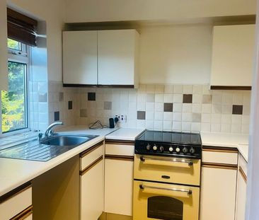 2 Bed Flat, Quilter Close, LU3 - Photo 4