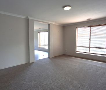 Family living with space, comfort & convenience. - Photo 1