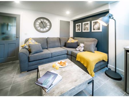 UNREAL ENSUITE ROOM AVAILABLE IN CV1 2BT FROM 10/04/23 Room 4 - Photo 2