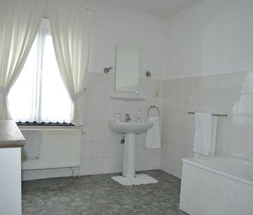 Duplex appartement in het centrum met drie slaapkamers - Photo 2