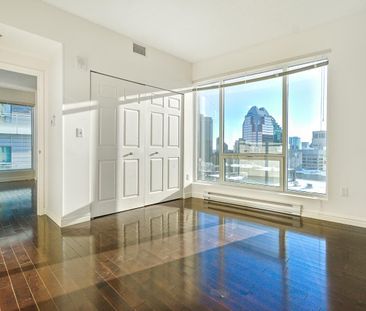 Le 400 Sherbrooke Ouest is located a few steps away from Montreal's... - Photo 6