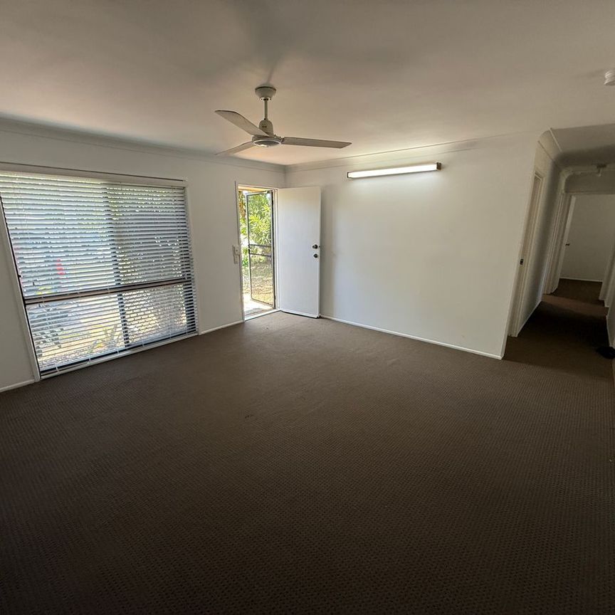 Wow, what a location!! Neat 4Brm home - Walk to Ormiston College - Photo 1