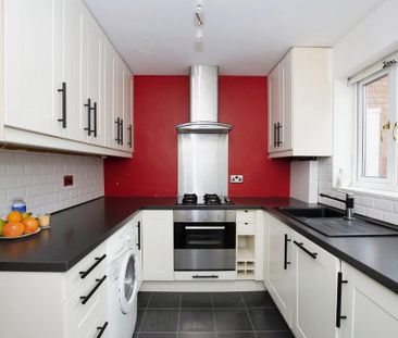 4 bedroom link detached house to rent - Photo 3