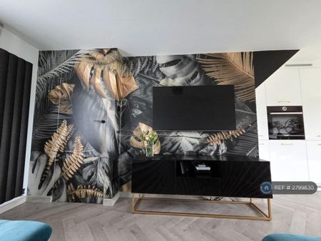 2 bedroom semi-detached house to rent - Photo 4