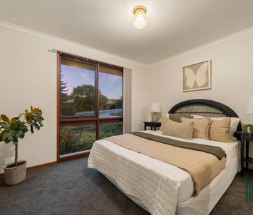 37 Rohan Rivett Crescent, McKellar ACT 2617 - House For Rent | Domain - Photo 4