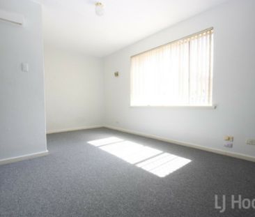 Ground Floor Bedsit Unit - Photo 3