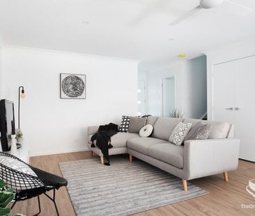 Beautiful 4 Bedroom Townhouse - Photo 5