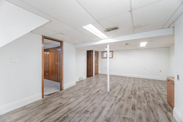 For Lease - 56 Ash Crescent, Toronto, Ontario - Photo 1