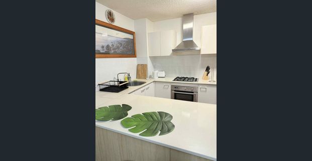 A Beautiful Two-Bedroom Furnished Apartment with one Car Park on Level 4. - Photo 1