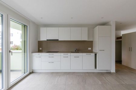 Top 3 1/2-Zimmerwohnung im 1. OG in der Überbauung Blumenau - Photo 2