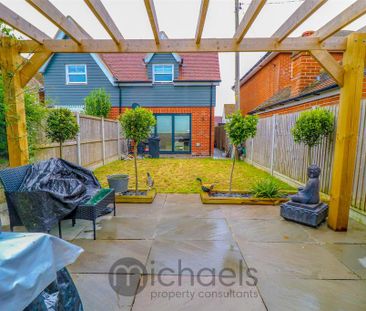 2 bedroom semi-detached house to rent - Photo 6