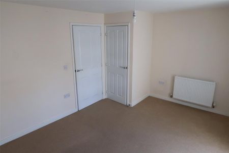 2 bedroom end of terrace house to rent - Photo 2