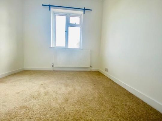 Little Close - Photo 1