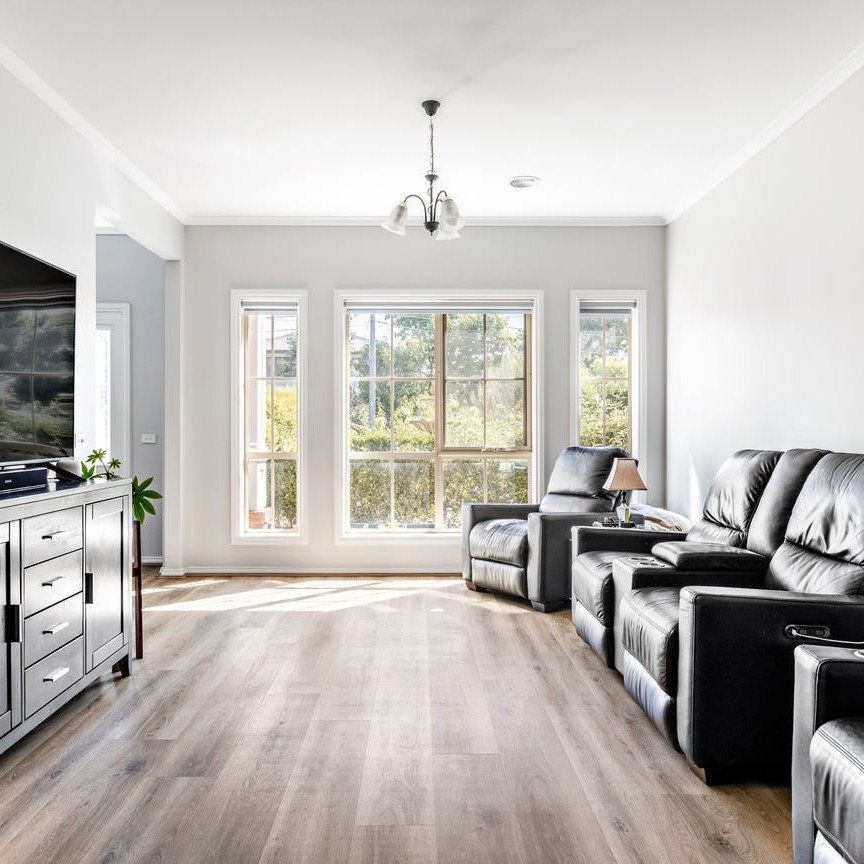 8 Sinclair Crescent, Macleod - Photo 1