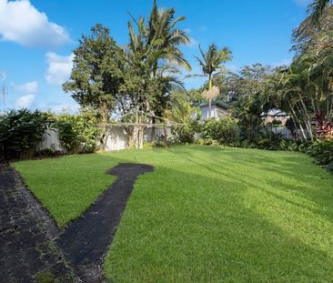 Spacious Family Home in Leafy Cul-de-sac, with Pool! - Photo 5