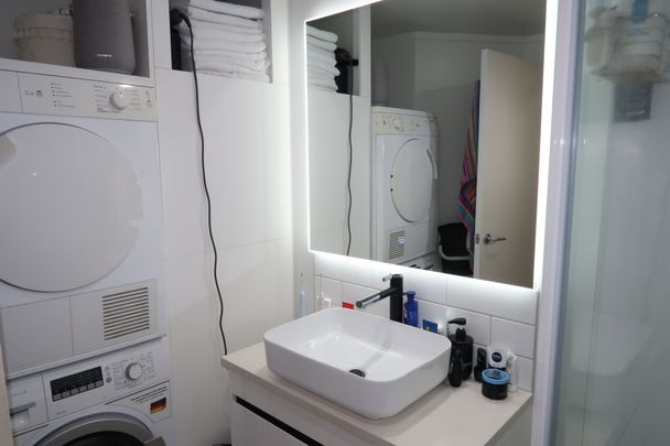 Spacious Two-Bedroom Apartment in Auckland CBD - Photo 1