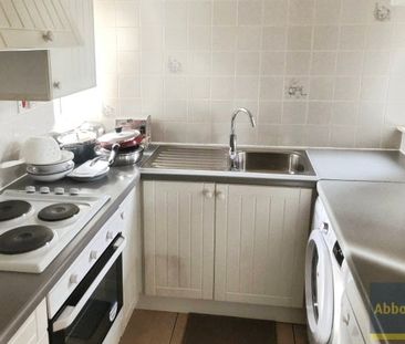 Burnt Mills, Basildon - Photo 3