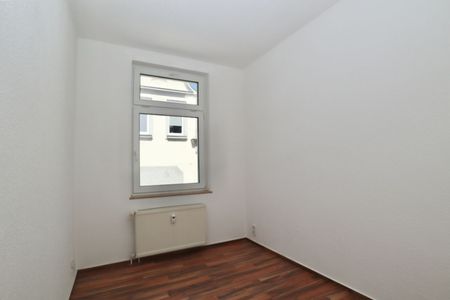 Ruhige Lage • Balkon • 3-Raum • Nussbaumlaminat • praktischer Grundriss • Bad mit Wanne • zur Miete - Photo 3