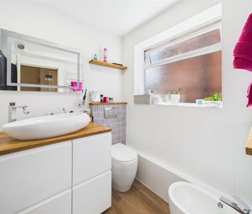 2 bedroom Maisonette to rent - Photo 1