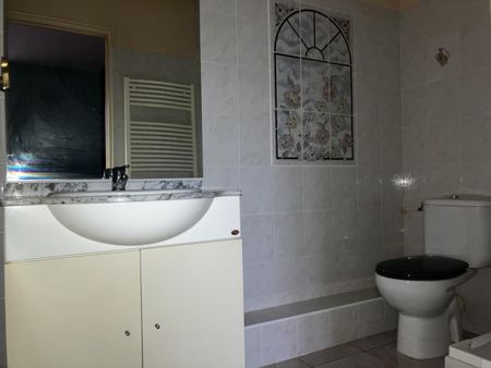 Location Appartement 2 pièces 38m² LE CREUSOT 71200 - Photo 2