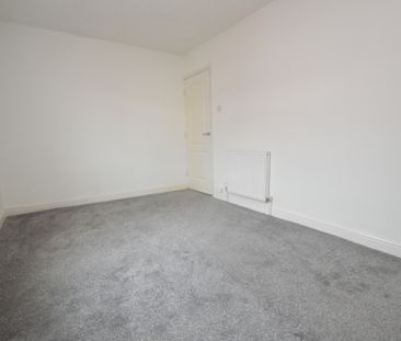 2 Bedroom Terraced House - Photo 2