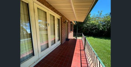 Charming Wynnum Home - Spacious Living with a Paddock-Style Backdrop - Photo 5