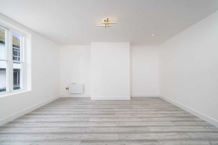 Bank Street - Photo 2