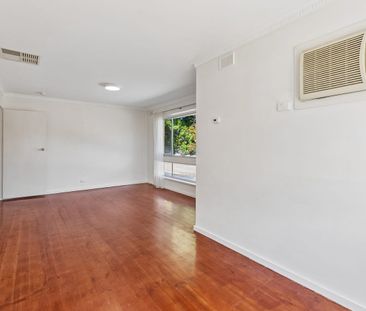 Refreshed Unit Living in Park Holme - Photo 2