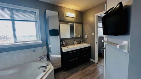 For Lease - 49 Westfield Trail, Oakville, Ontario - Photo 2