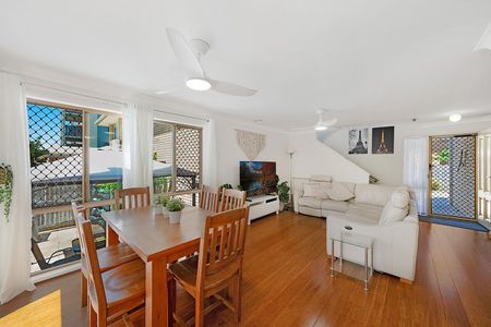 In Heart of Redcliffe! - Photo 2